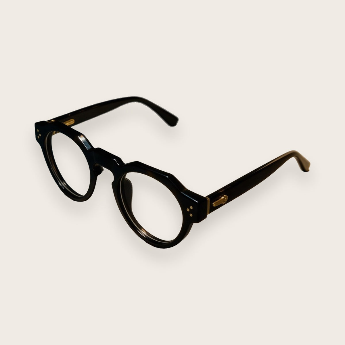 Woolet 007 Round / Panto black — three-quarter view on light background