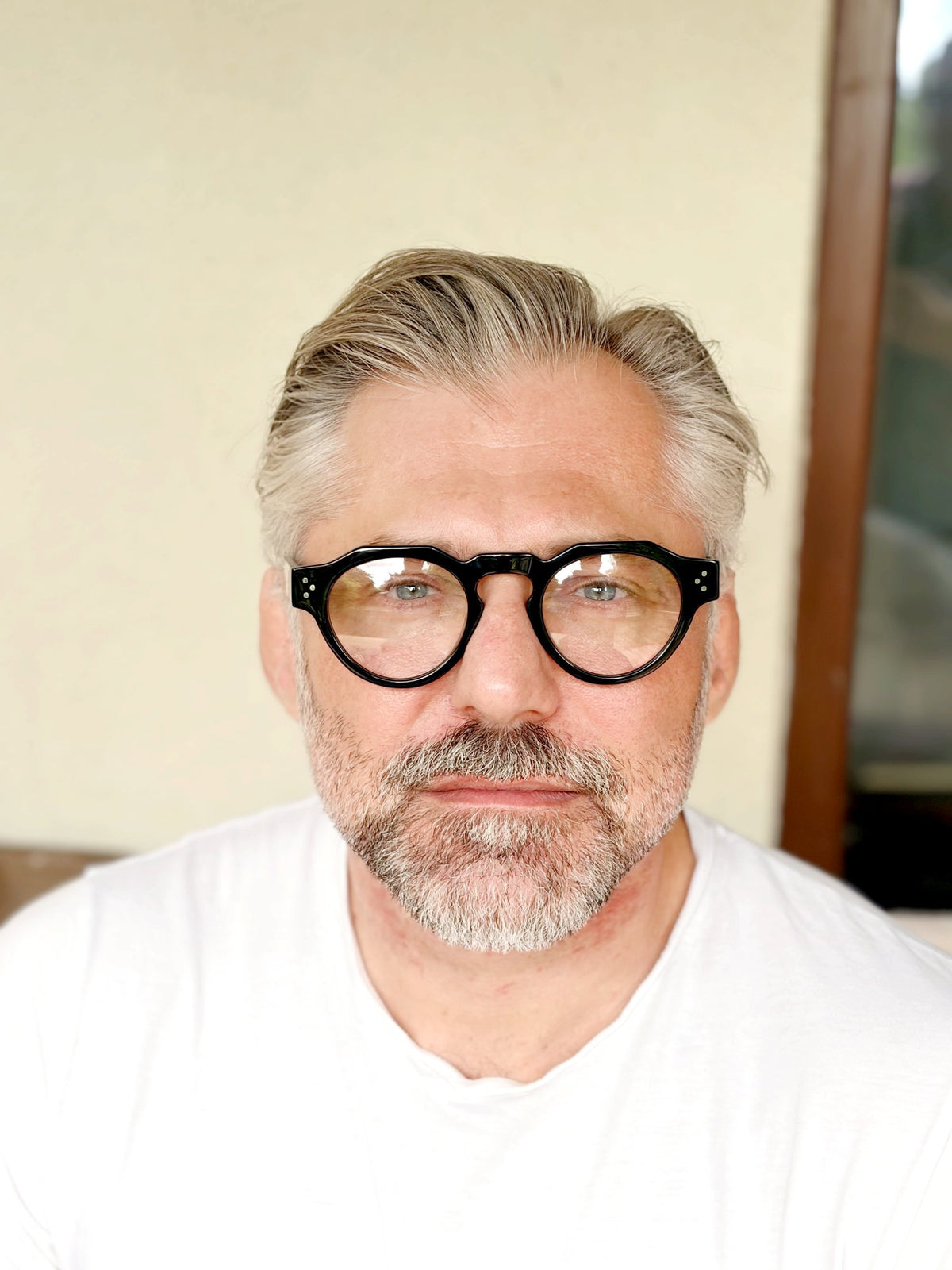 Woolet 007 Round / Panto Black blue light glasses worn on a 158 mm wide face - real fit, front view