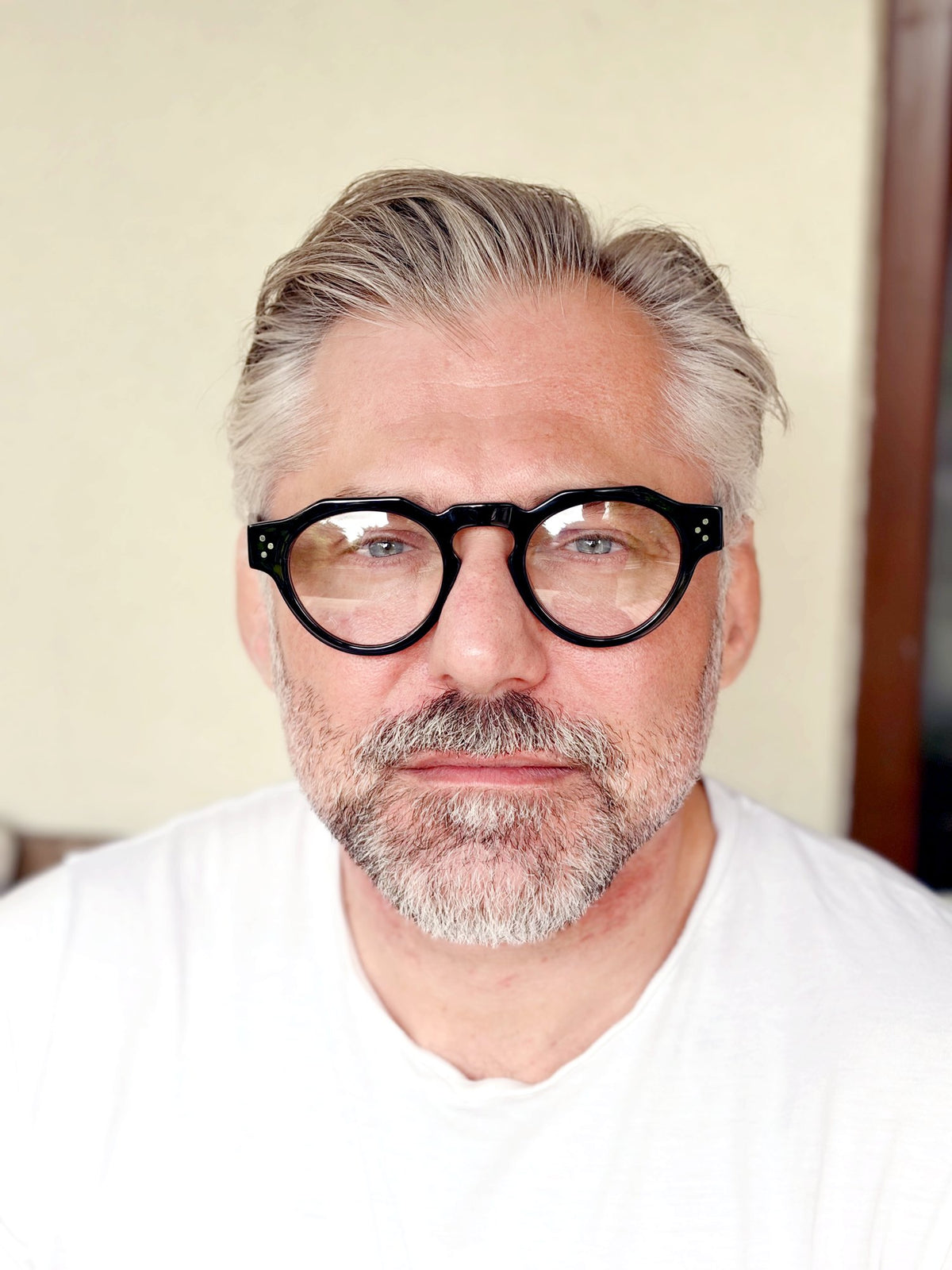 Woolet 007 Round / Panto Black eyeglasses worn on a 158 mm wide face - real fit, close-up front view
