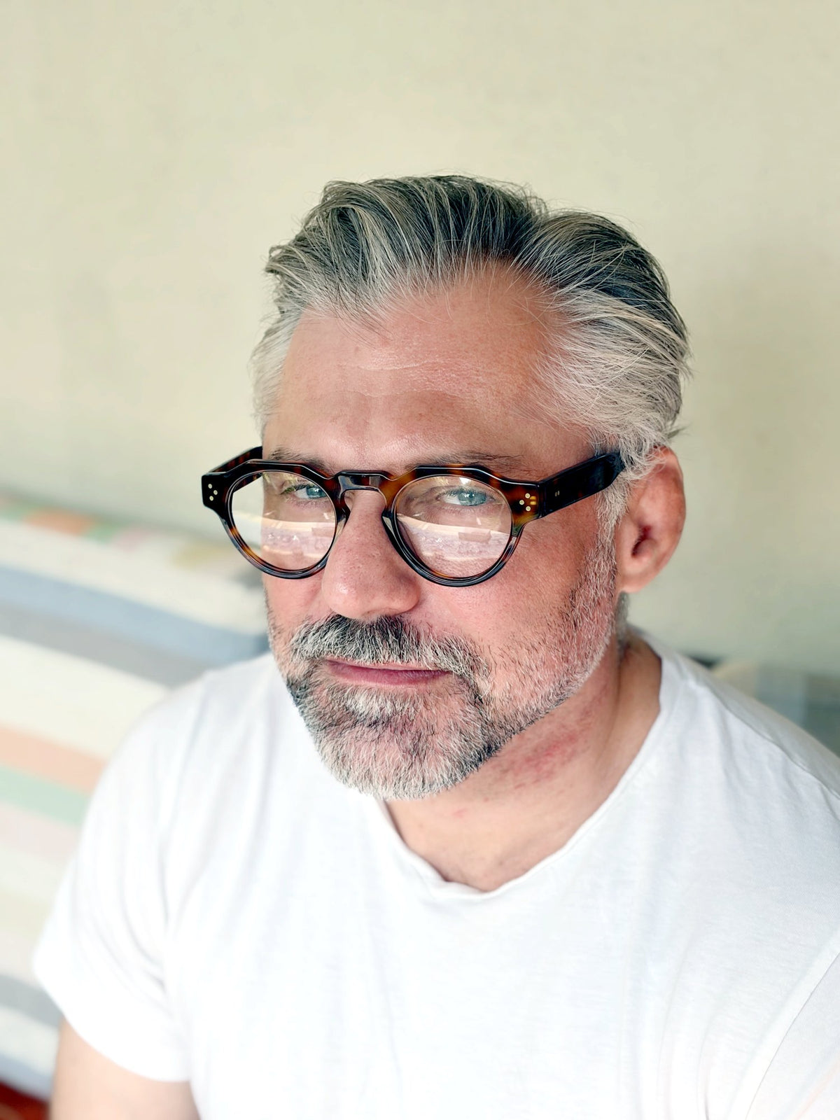 Woolet 007 Round / Panto Havana eyeglasses worn on a 158 mm wide face - real fit, three-quarter view