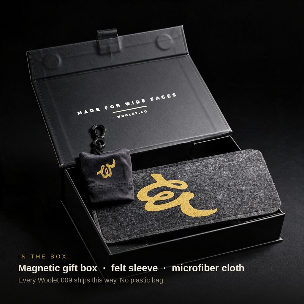 In the box - Woolet magnetic gift box, felt sleeve and microfiber cloth, no plastic bag